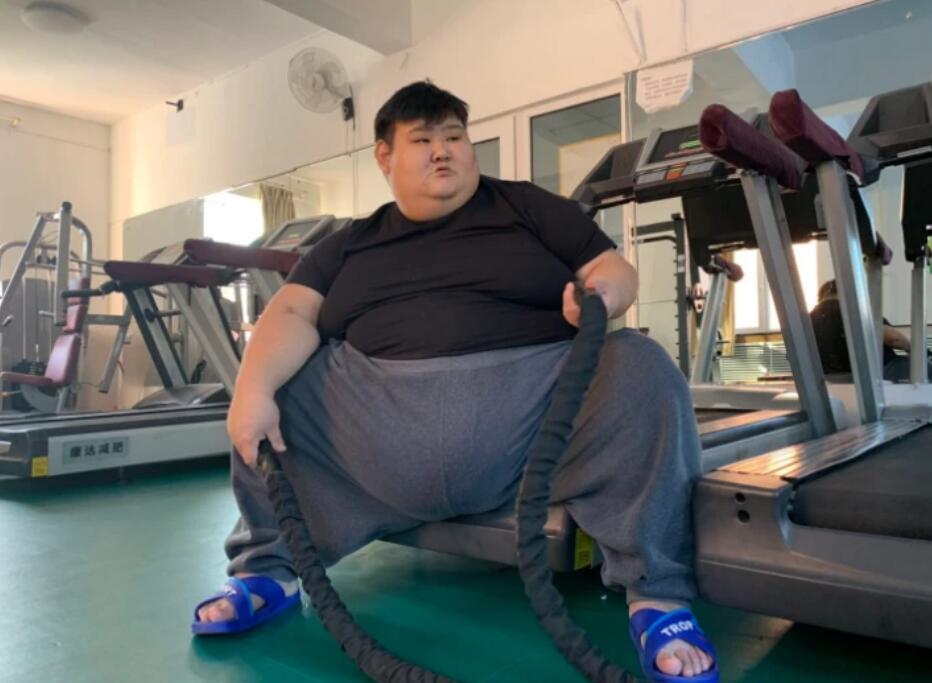430斤彭佳因肥胖导致困难重重被长春康达医院及时救助2